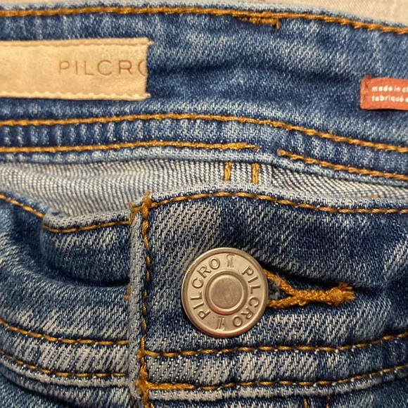 Pilcro Slim Boyfriend Crop Jeans. Size 26. Jeans are in good condition - Picture 11 of 16